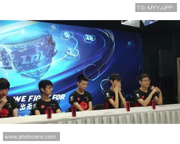 和平精英深度解析TES战队的战术转换与团队协作策略